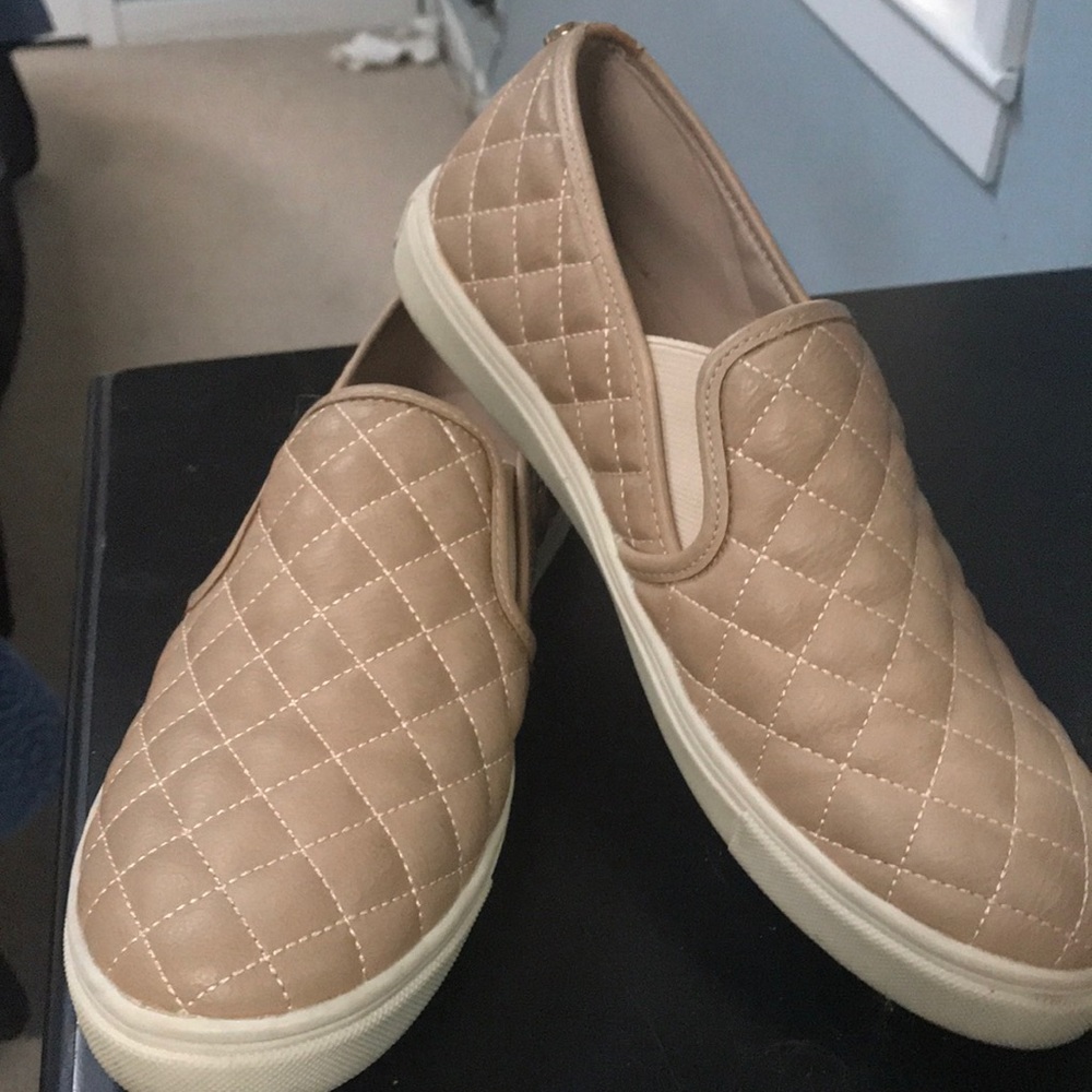 Steve Madden beige tennis shoes